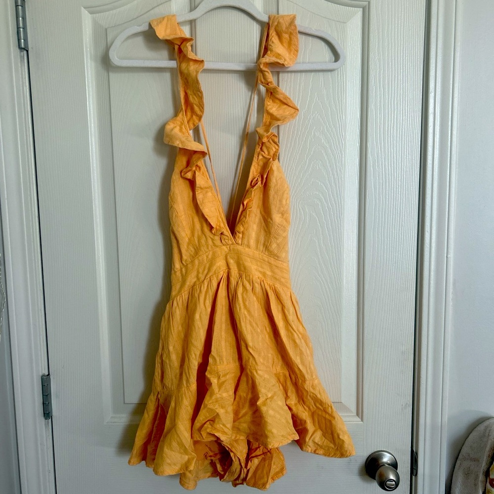 Dry goods, size small, romper/like dress, you can tighten the tight in the back.